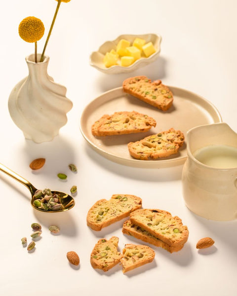 Almond Biscotti Cookies – A Crunchy Delight with Pistachios and Fennel
